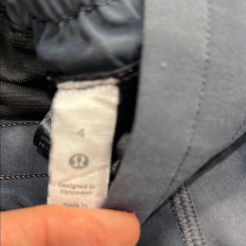 Lululemon Hotty Hot HR shorts 4” sz 4. Diamond dye grey - Picture 2 of 3